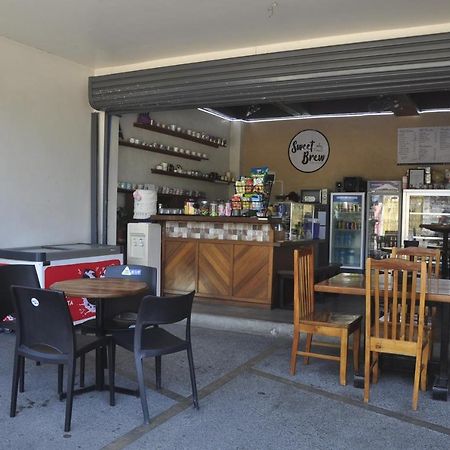 A&E Apartelle Bacolod Exteriör bild
