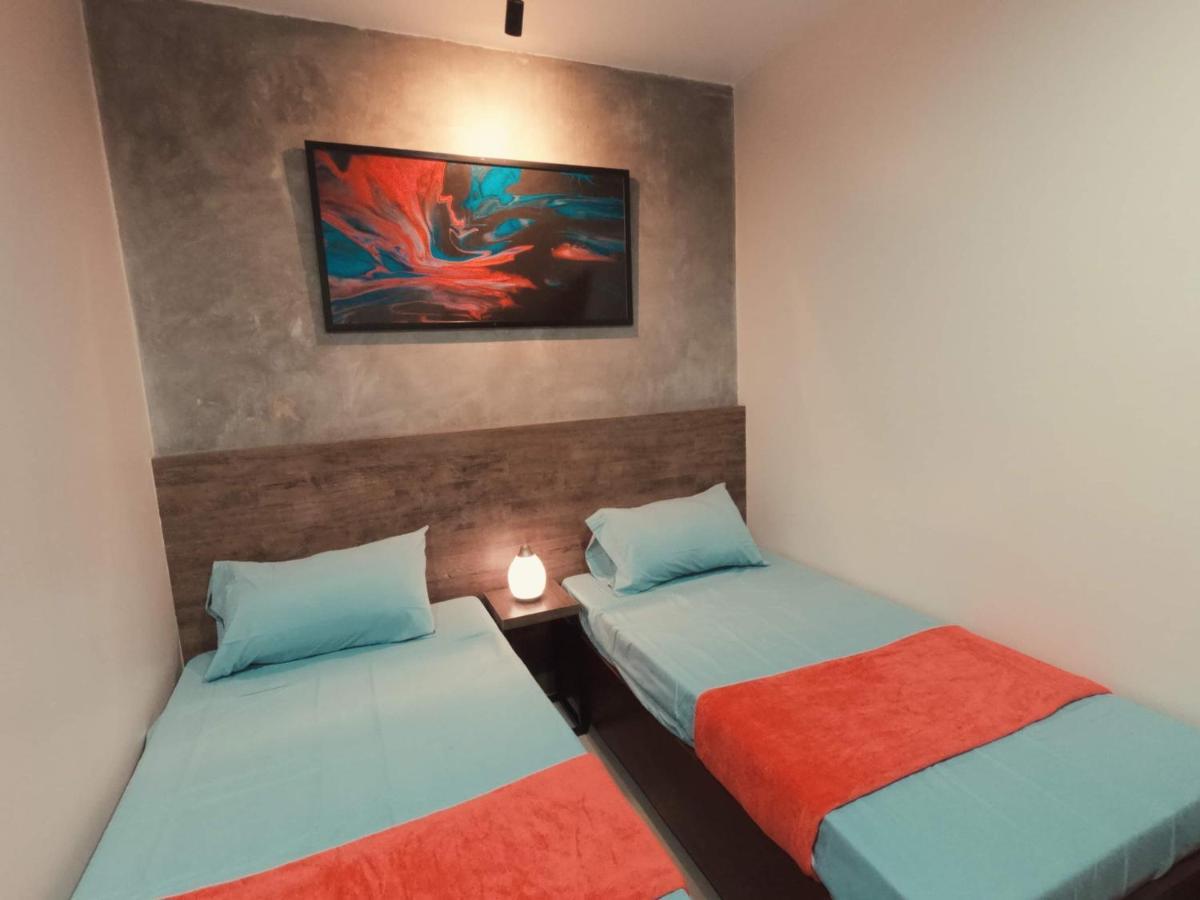 A&E Apartelle Bacolod Exteriör bild