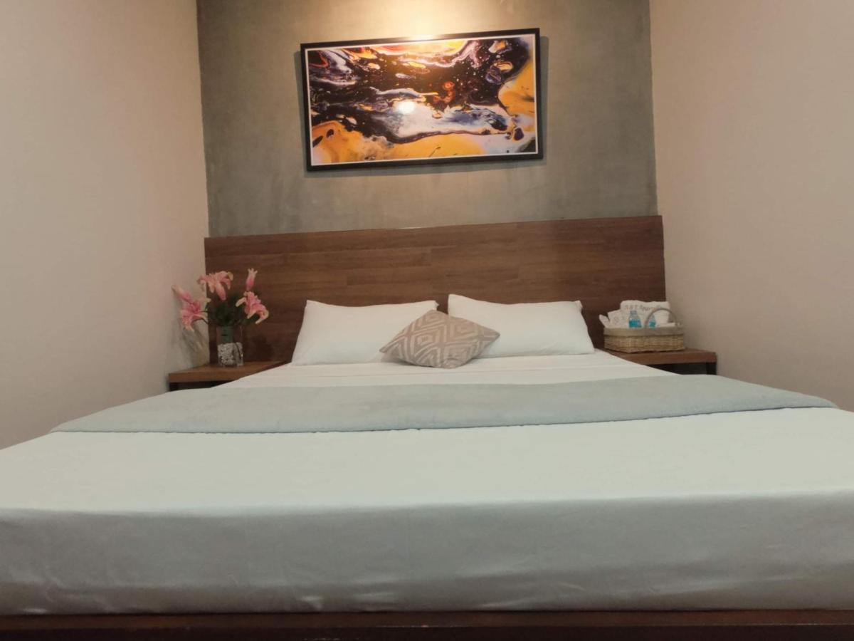 A&E Apartelle Bacolod Exteriör bild