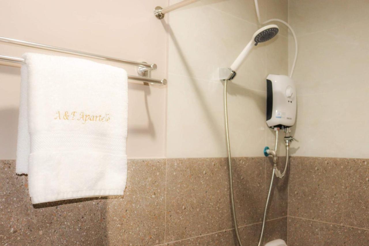 A&E Apartelle Bacolod Exteriör bild