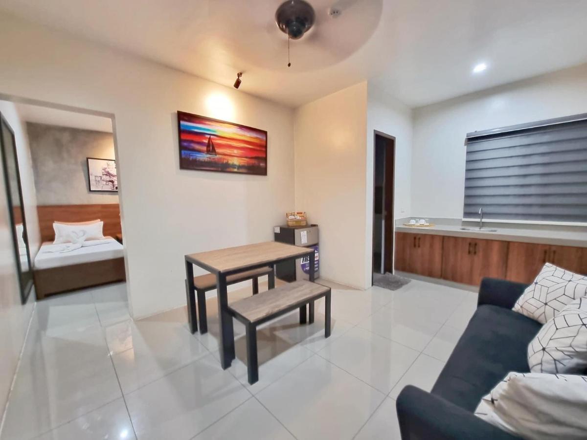 A&E Apartelle Bacolod Exteriör bild
