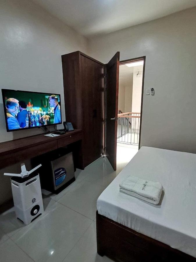 A&E Apartelle Bacolod Exteriör bild