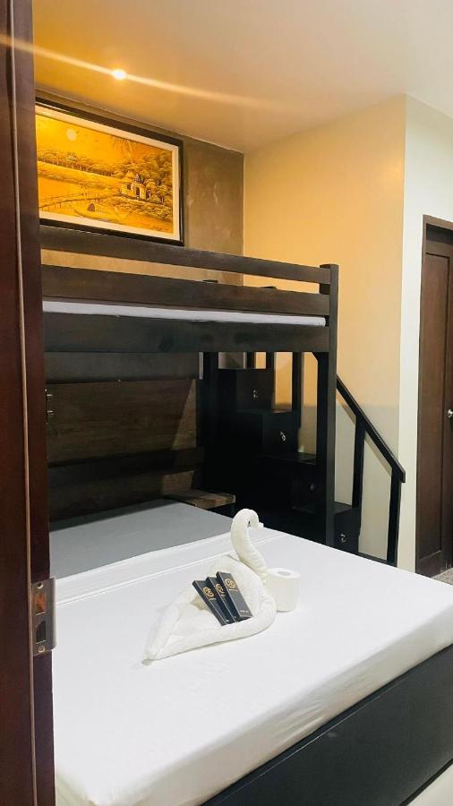 A&E Apartelle Bacolod Exteriör bild