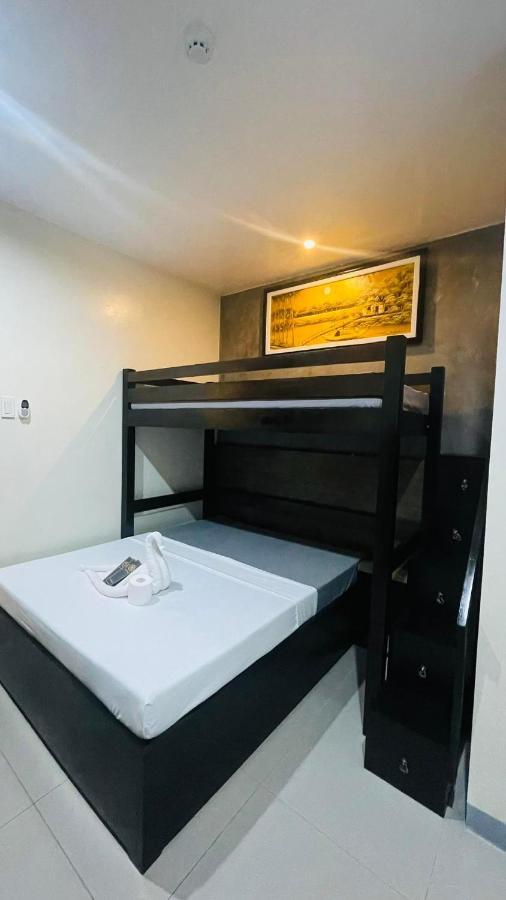 A&E Apartelle Bacolod Exteriör bild