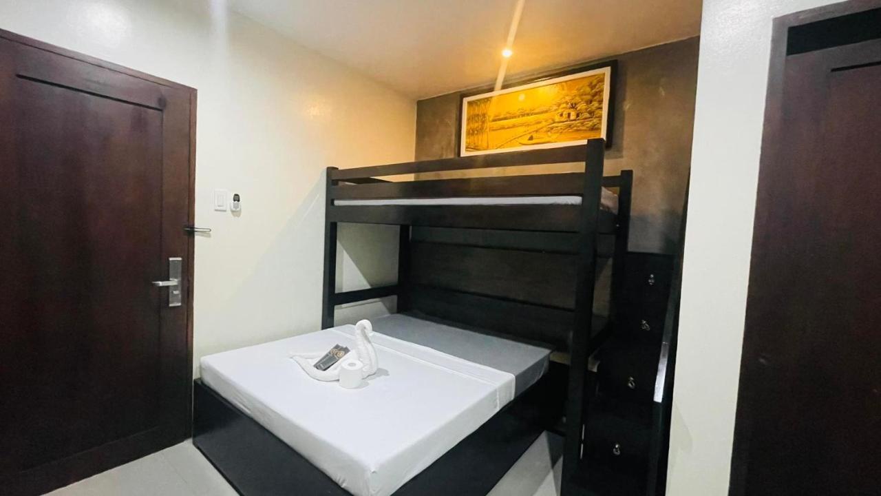 A&E Apartelle Bacolod Exteriör bild